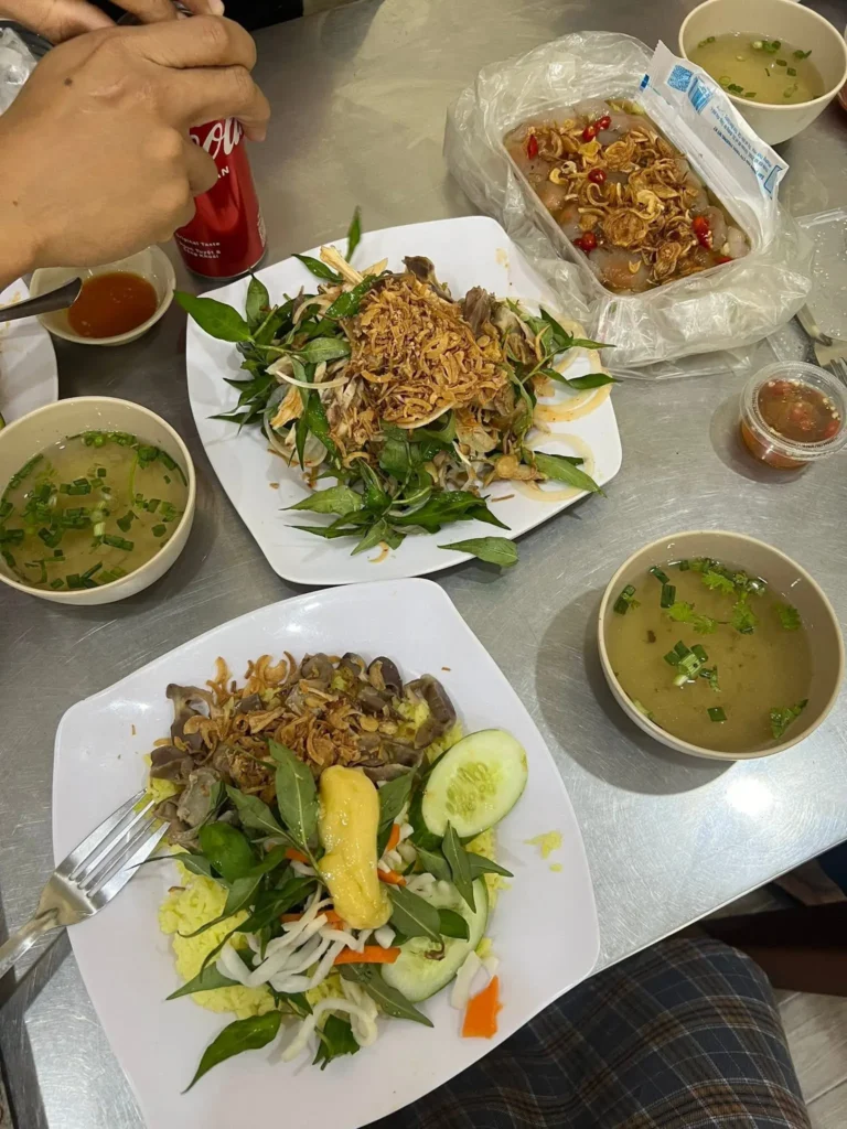 Cơm Gà Tùng