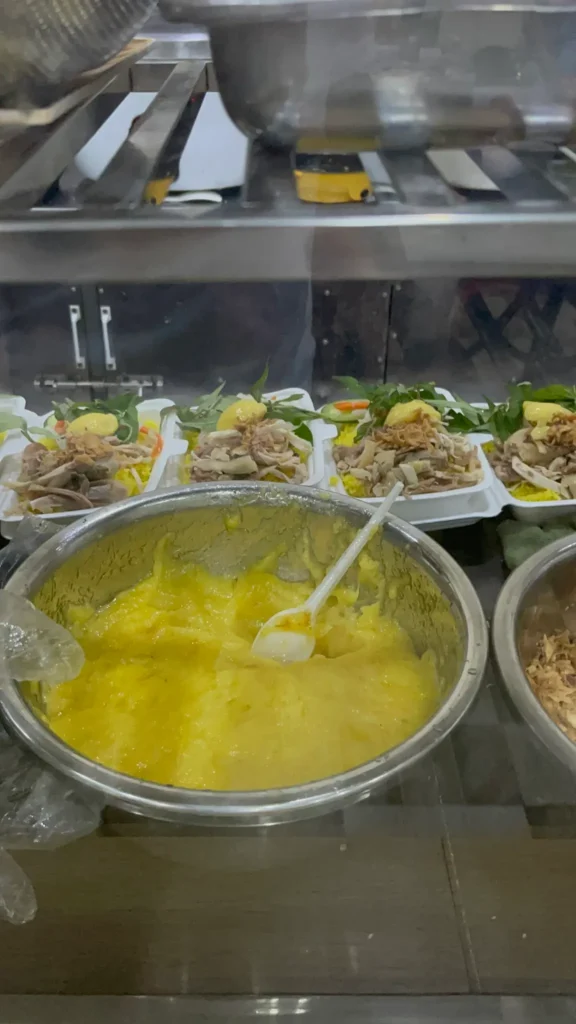 Cơm Gà Tùng
