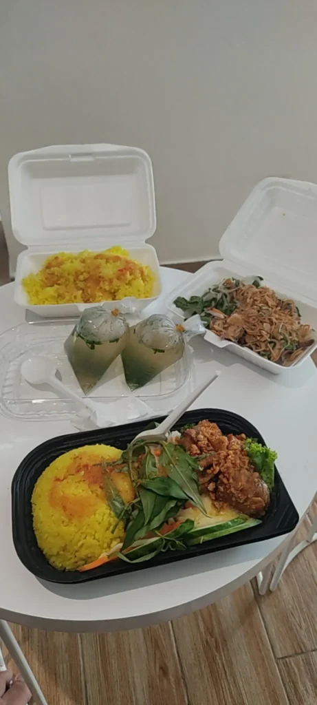 Cơm Gà Tùng