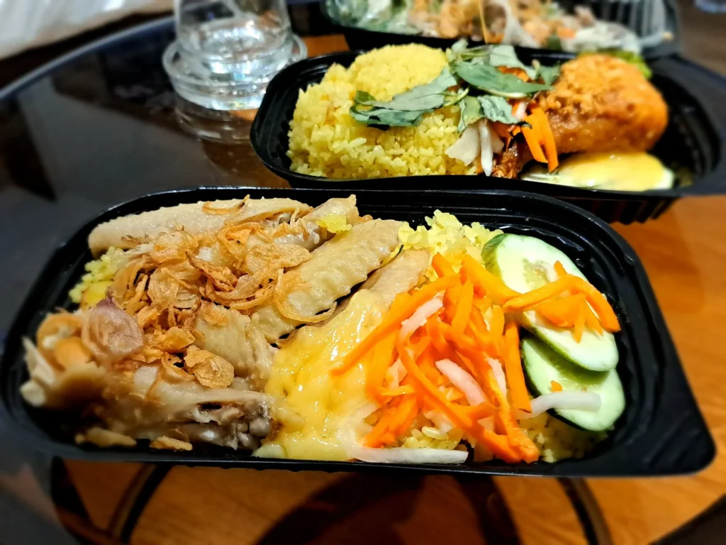 Cơm Gà Tùng