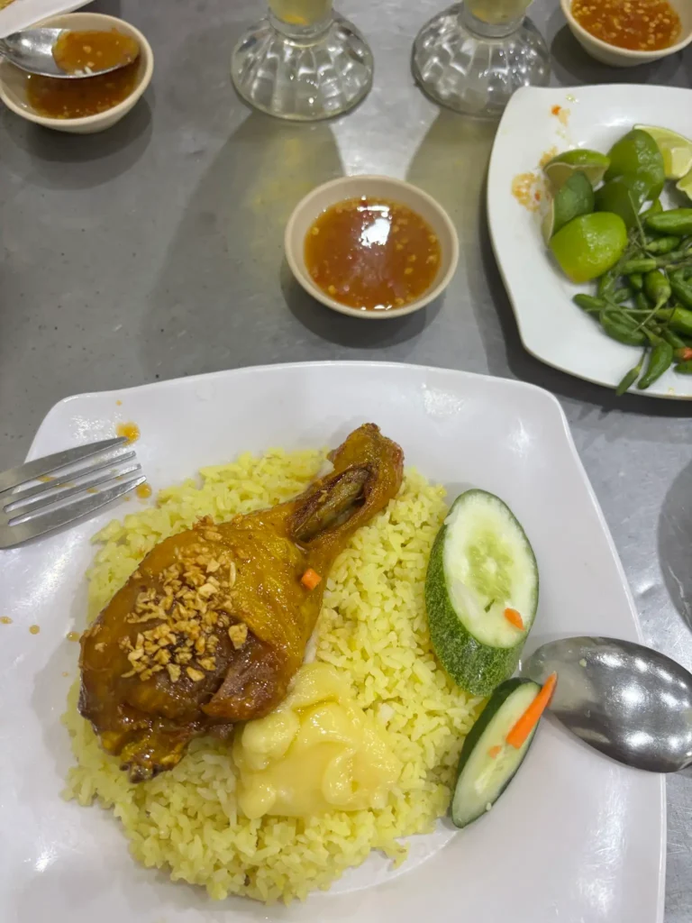 Cơm Gà Tùng